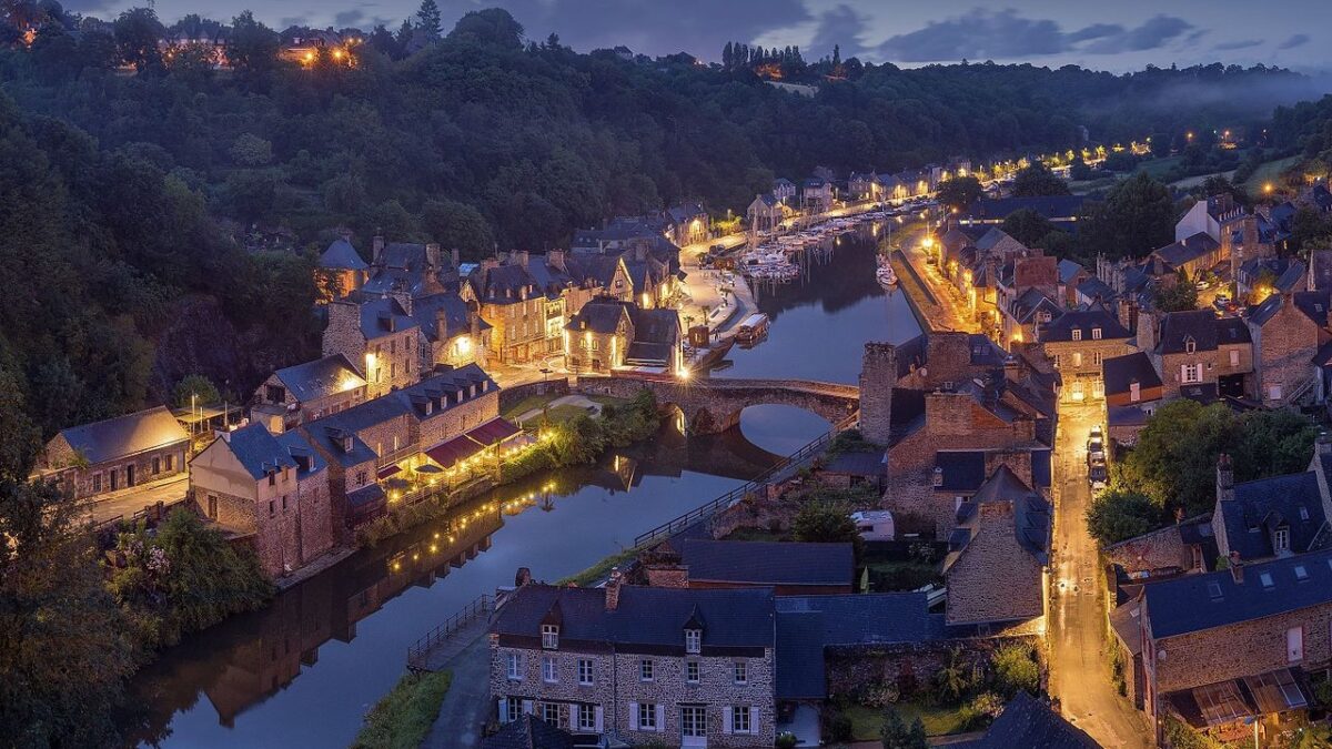 Viaggio verso la bellissima città medievale di Dinan, una perla francese da scoprire adesso Viaggio verso la bellissima città medievale di Dinan, una perla francese da scoprire adesso