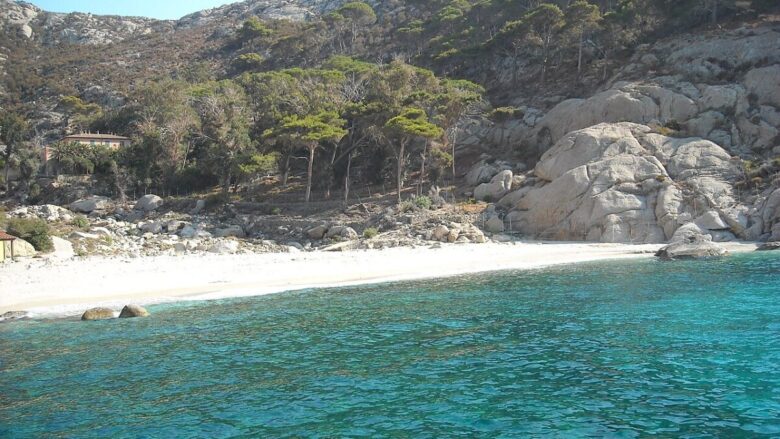 L’Isola di Montecristo riapre al pubblico, ecco come programmare una visita su questa perla del Mediterraneo