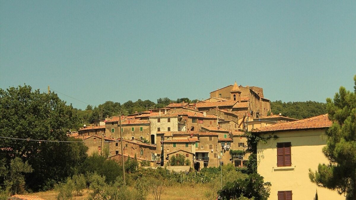 Un piccolo borgo medievale della Maremma grossetana con una storia di rinascita tutta da raccontare… Un piccolo borgo medievale della Maremma grossetana con una storia di rinascita tutta da raccontare…
