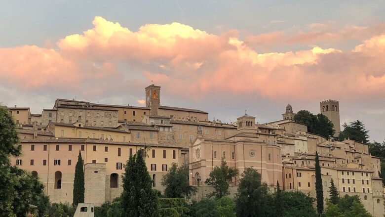 La chiamano “la città delle acque”: un borgo Umbro davvero unico!