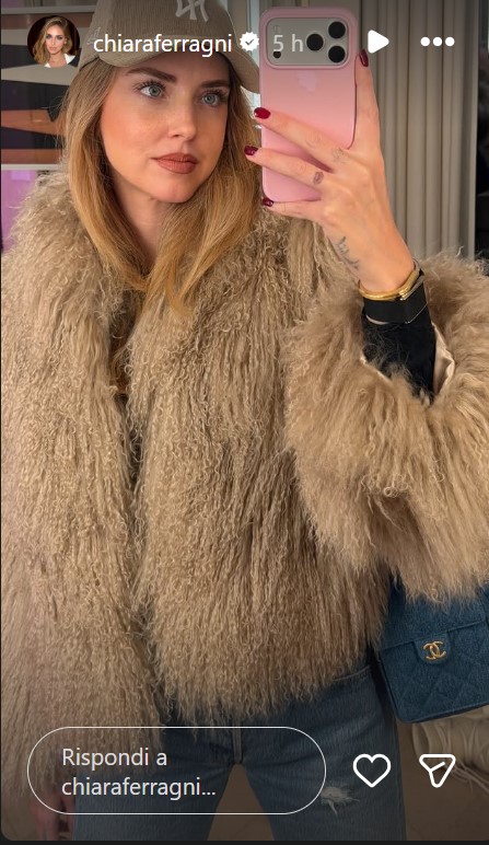 Chiara Ferragni, Look casual-chic con la borsa Chanel più amata del momento: ma quanto costa!