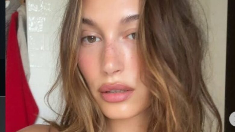 Hailey Bieber lascia tutti senza fiato sulla neve con il Look ‘vedo-non vedo’ FOTO