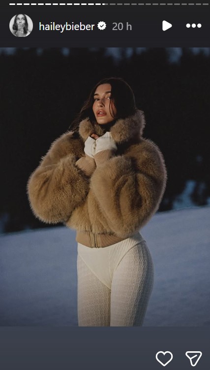 Hailey Bieber lascia tutti senza fiato sulla neve con il Look ‘vedo-non vedo’ FOTO