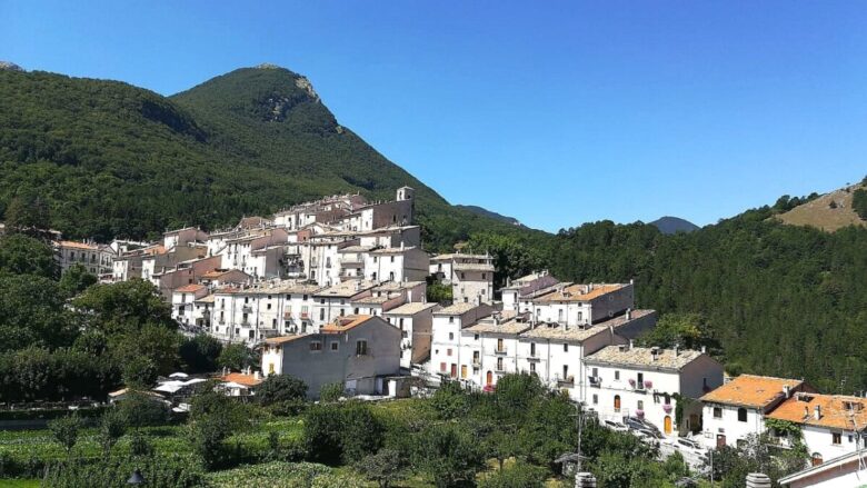 Un borgo dall’anima selvaggia nel cuore del Parco Nazionale d’Abruzzo