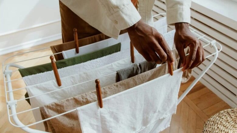 Asciugare i panni in casa senza asciugatrice: soluzioni pratiche e salvaspazio per l’inverno