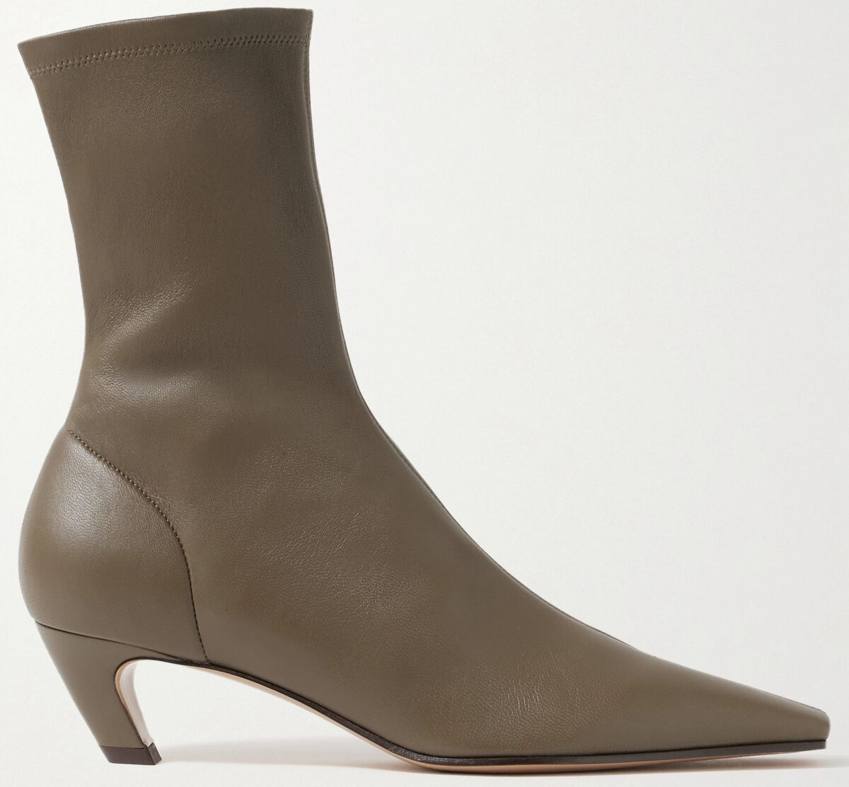 È il colore moda più gettonato del momento: chic, versatile e perfetto per ogni look!