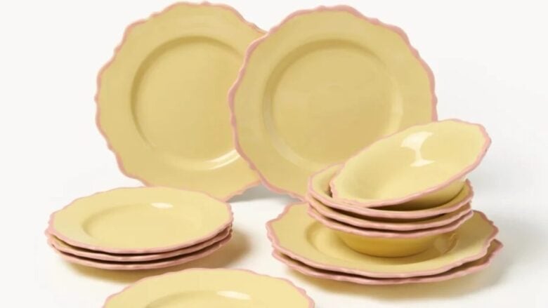 Tavola primaverile: 5 set di piatti colorati e decorati perfetti per la mise en place di stagione