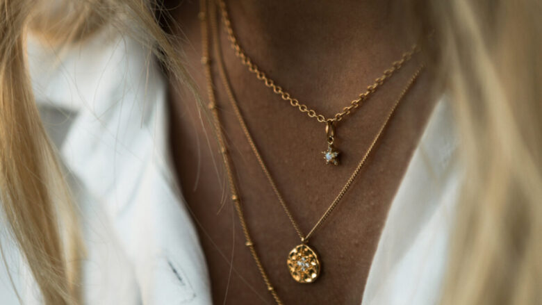 Gioielli Primavera 2026: 5 trend all’ultimo grido per dei look al top