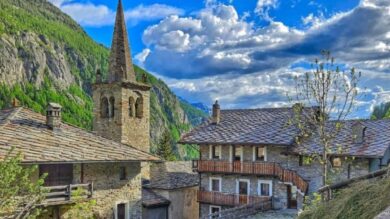 Questo Borgo Valdostano con il suo migliore meraviglioso lago turchese e la natura incontaminata vi conquisterà!