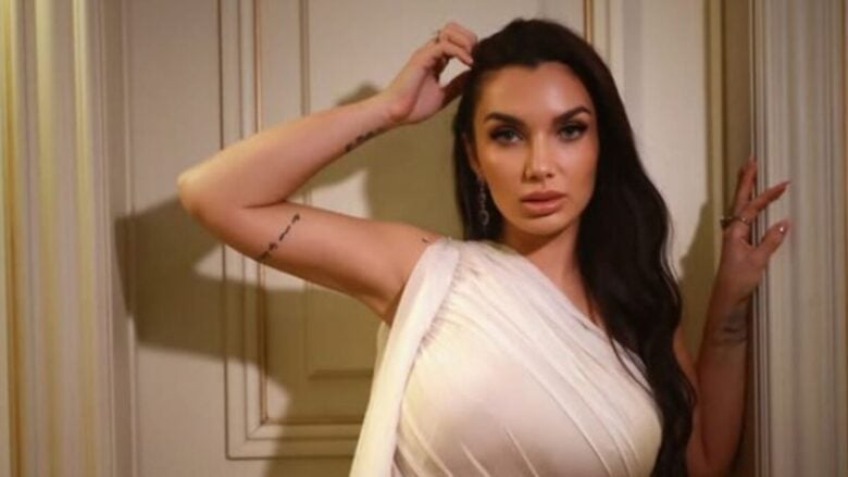 Elettra Lamborghini, Look casual ma griffato post Sanremo con il maxi cappotto e la borsa Hermès che amano tutte!