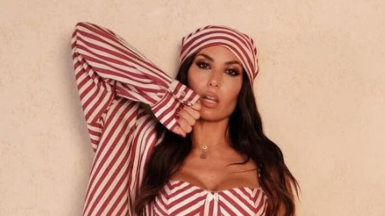 Elisabetta Gregoraci anticipa l’estate con questo bikini griffato che di sicuro sarà il must di stagione!