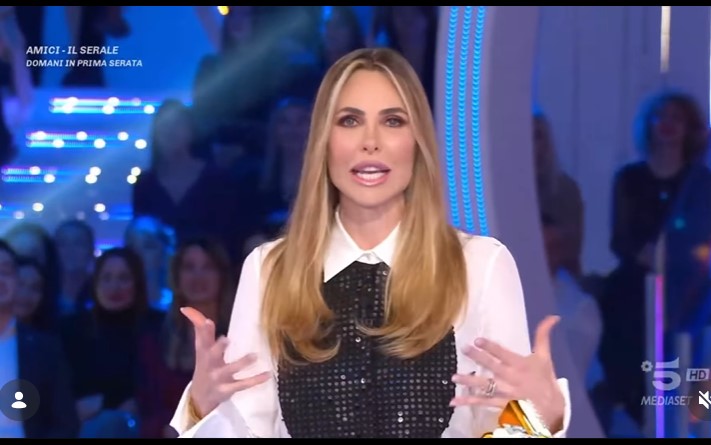 Ilary Blasi, cosa ha indossato per la seconda puntata del Grande Fratello Vip: il dettaglio è sparkling!