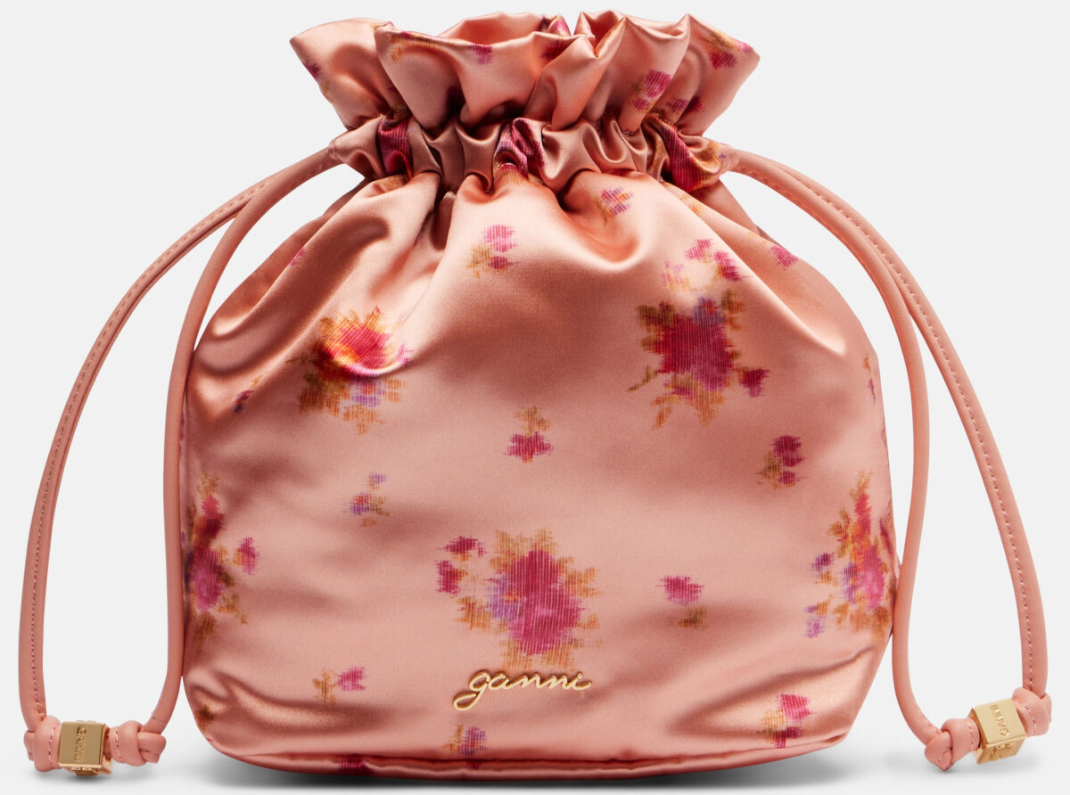 Le Borse a sacchetto più IN del momento per dei look super chic Le Borse a sacchetto più IN del momento per dei look super chic