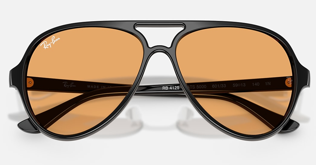 Qui gli occhiali da sole Aviator XL per dei look super accattivanti