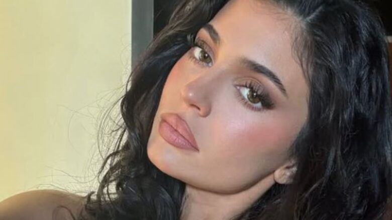 Kylie Jenner incanta tutti con questa creazione custom firmata Alexander McQueen