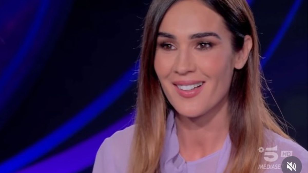 Silvia Toffanin, a Verissimo con il colore must di stagione: scopri qui il Look!