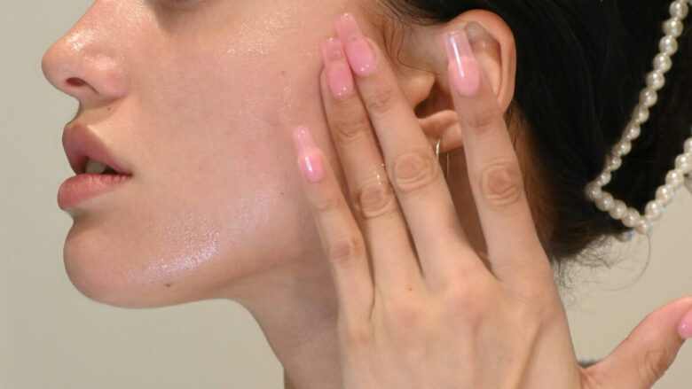 5 maschere notte rigeneranti per svegliarsi al mattino con una pelle del viso al top