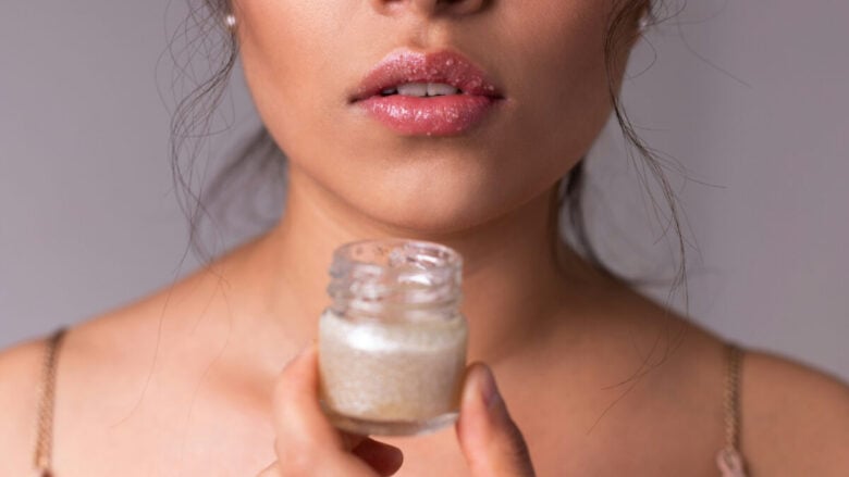 Bye bye labbra secche: ecco 5 scrub esfolianti a prova di bacio