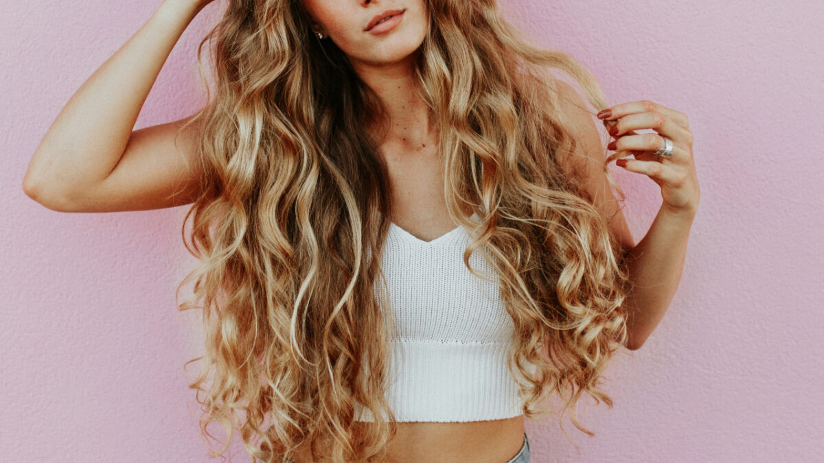 5 Consigli infallibili per ridare luce ai capelli dopo i mesi invernali