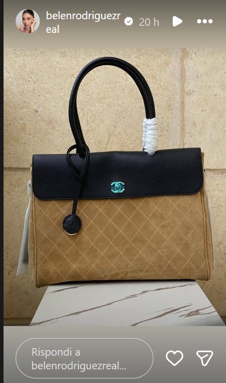 Belen Rodriguez sfoggia sui social la sua nuova borsa Chanel che nessuno ha!