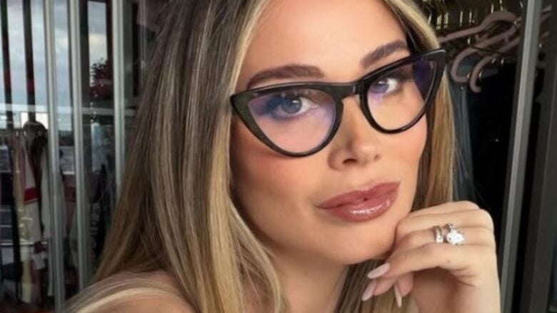 Diletta Leotta, con il mini dress total white e gli stivali in pelle: scopri qui il Look di super tendenza!