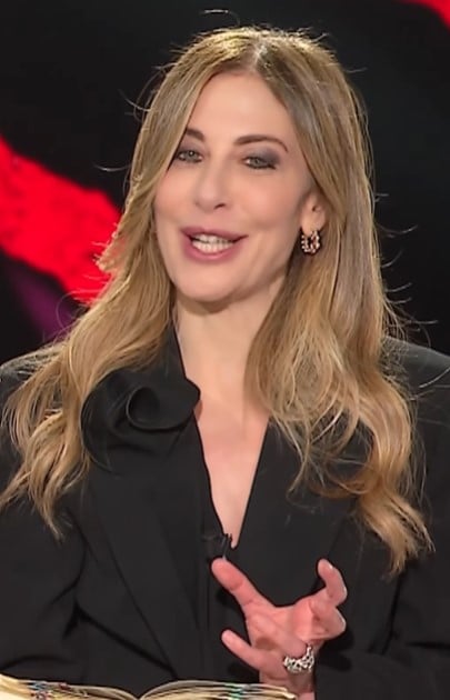 Francesca Fagnani brilla per la prima puntata di Belve con il gioiello prezioso che vale quasi 100 mila euro Francesca Fagnani brilla per la prima puntata di Belve con il gioiello prezioso che vale quasi 100 mila euro