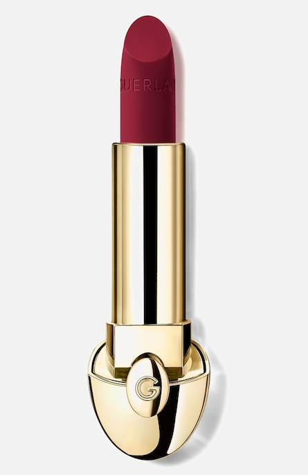 Dai una scossa alla Primavera optando per un rossetto color rosso ciliegia. Très chic!