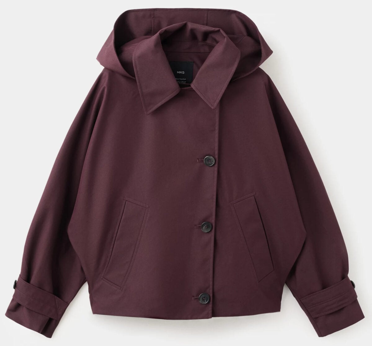 I trench corti sono il grande trend della Primavera 2026