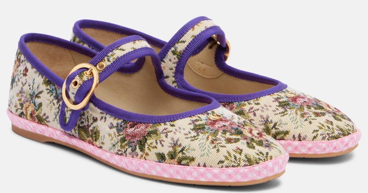 Le ballerine a fiori sono le scarpe più trendy del momento. Très chic! Le ballerine a fiori sono le scarpe più trendy del momento. Très chic!