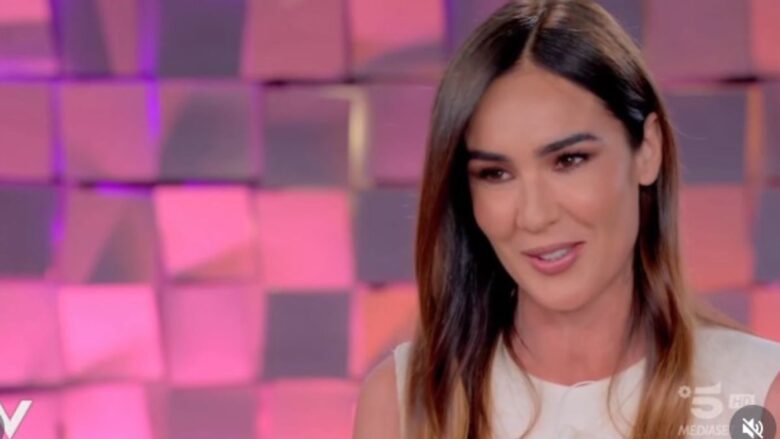 Silvia Toffanin, per la puntata di Verissimo a Pasqua sceglie un total white look firmato Dolce&Gabbana