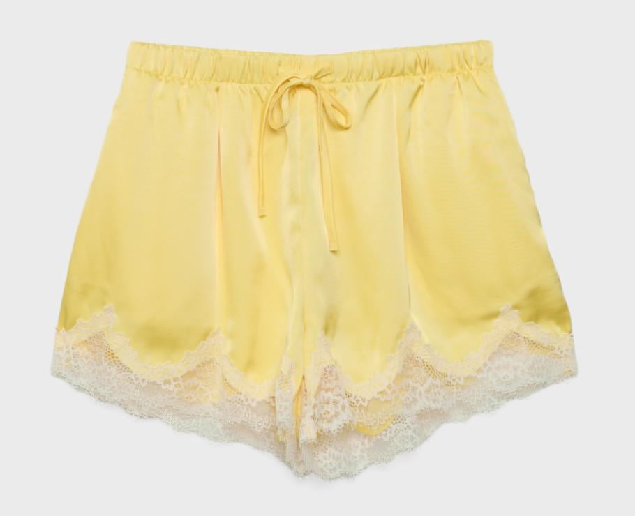 Sono i pantaloncini lingerie il must sexy della Primavera 2026 Sono i pantaloncini lingerie il must sexy della Primavera 2026