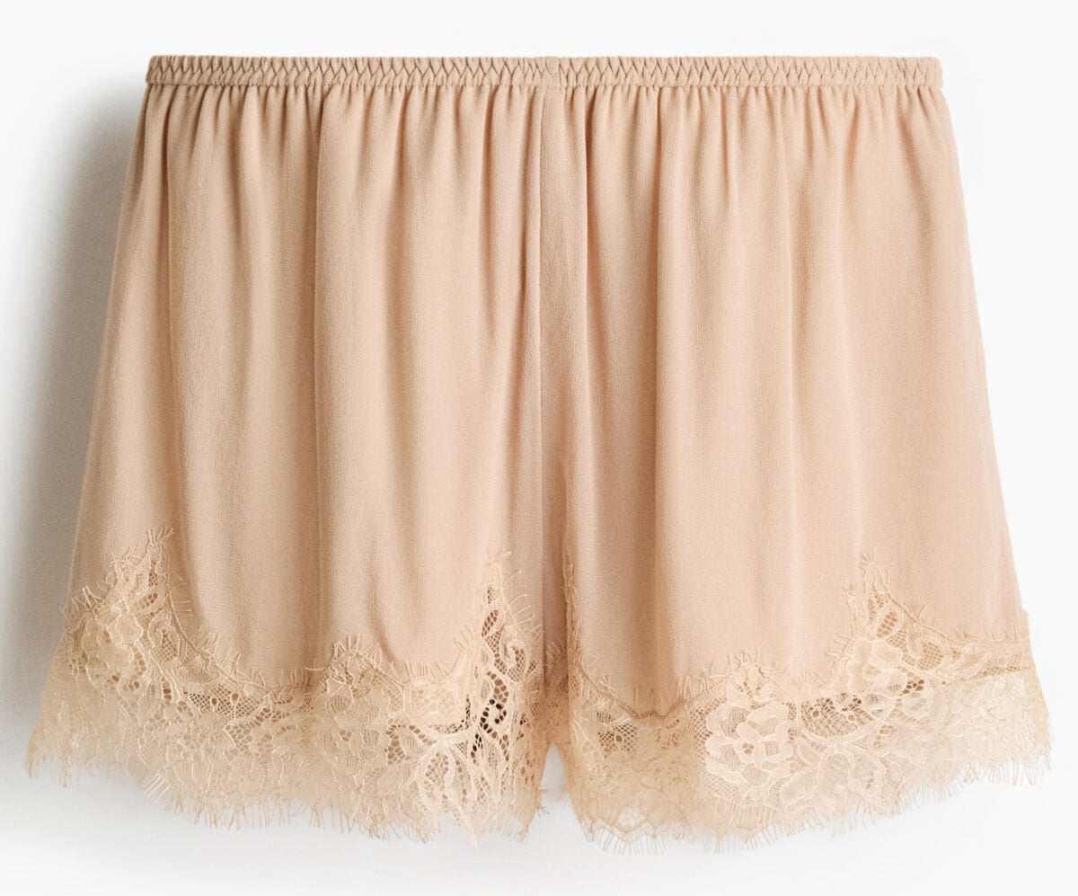 Sono i pantaloncini lingerie il must sexy della Primavera 2026 Sono i pantaloncini lingerie il must sexy della Primavera 2026