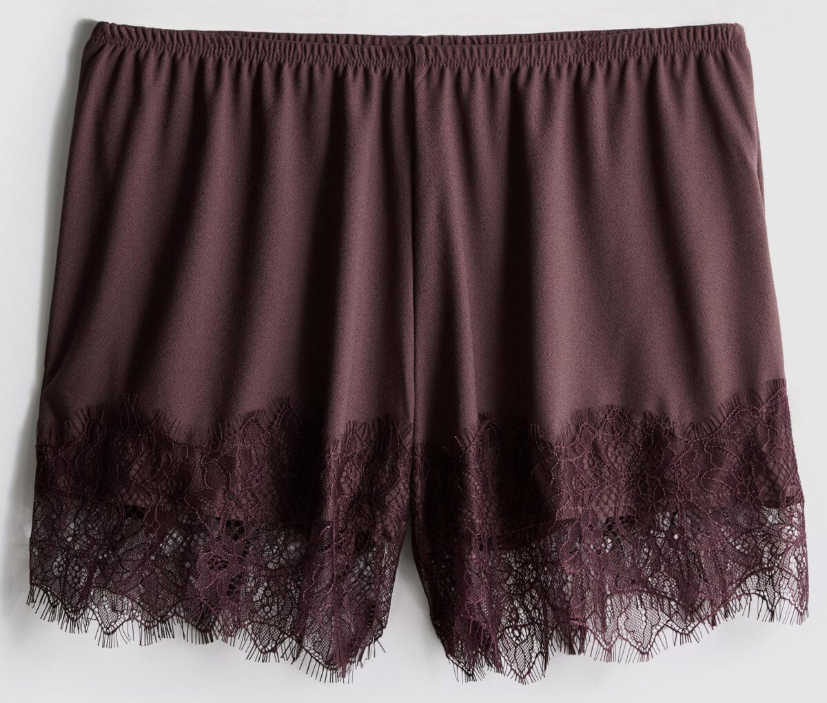 Sono i pantaloncini lingerie il must sexy della Primavera 2026 Sono i pantaloncini lingerie il must sexy della Primavera 2026