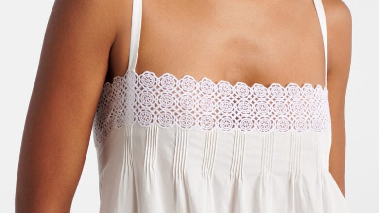Romantici e chic, i vestiti bianchi lunghi sono il vero must del momento
