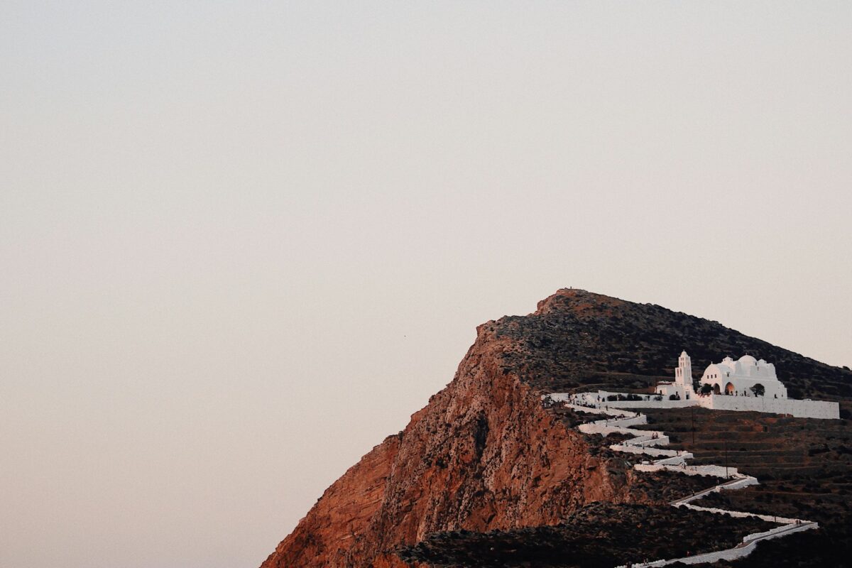 Altro che Mykonos e Santorini: 5 isole greche segrete che stanno conquistando i viaggiatori