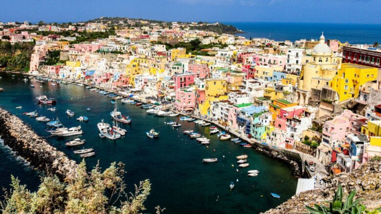 Procida, l’isola colorata della Campania da visitare prima dell’estate
