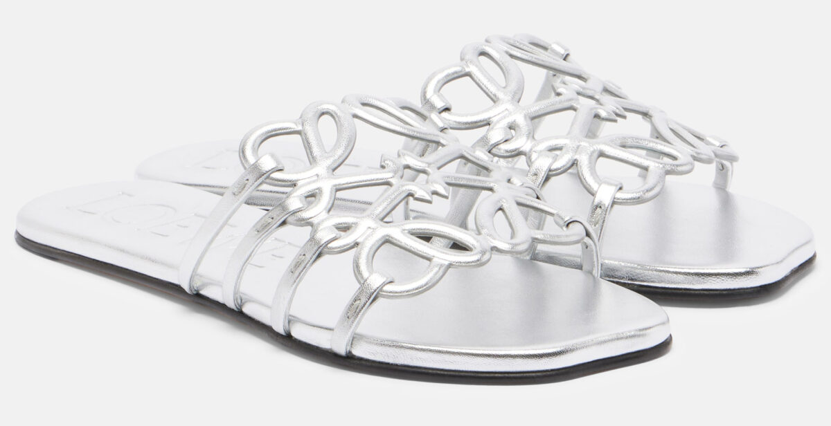 Le scarpe più IN della Primavera-Estate? I sandali argento, un inno al glamour