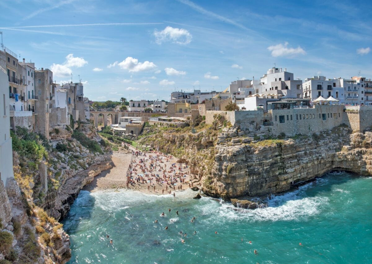 Mare caraibico, sabbia bianca e baie nascoste: le spiagge della Puglia che fanno impazzire i turisti Mare caraibico, sabbia bianca e baie nascoste: le spiagge della Puglia che fanno impazzire i turisti