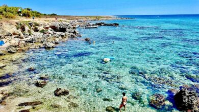 Mare caraibico, sabbia bianca e baie nascoste: le spiagge della Puglia che fanno impazzire i turisti