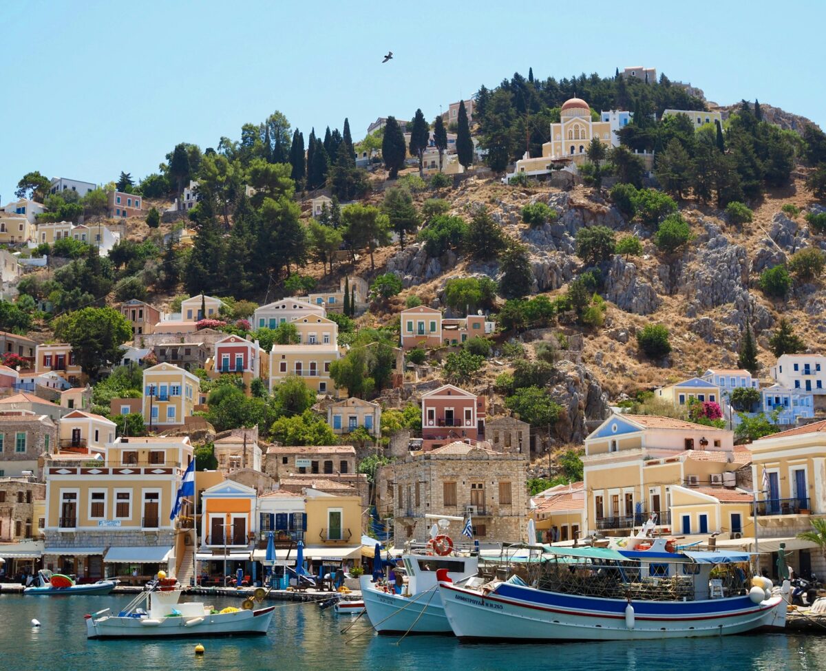 Altro che Mykonos e Santorini: 5 isole greche segrete che stanno conquistando i viaggiatori