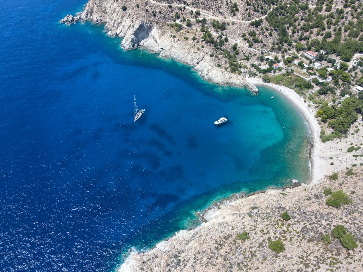 Altro che Mykonos e Santorini: 5 isole greche segrete che stanno conquistando i viaggiatori