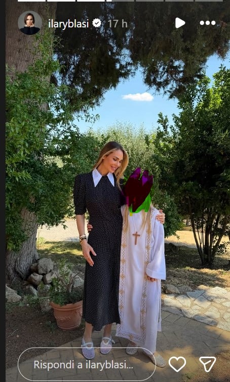 Ilary Blasi, cosa ha indossato per la comunione della figlia Isabel FOTO Ilary Blasi, cosa ha indossato per la comunione della figlia Isabel FOTO