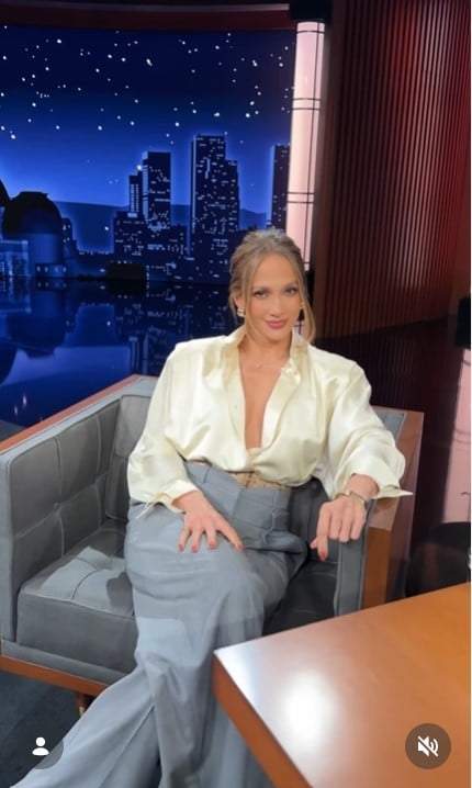 Jennifer Lopez si conferma regina di stile anche per l’estate 2026 con il suo Look da ufficio ‘rivisitato’
