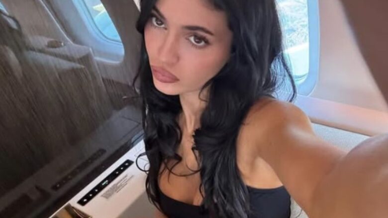 Kylie Jenner, Look casual-chic con la borsa che vale più di 30 mila euro!