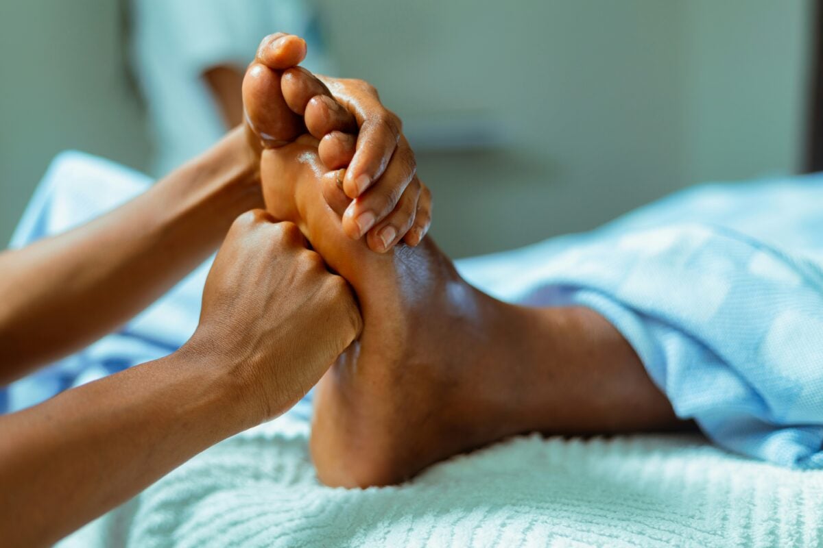Grazie a questi 5 rimedi, non ho più le gambe gonfie e pesanti in Estate