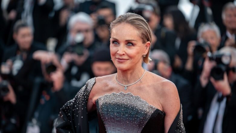 Sharon Stone brilla a Cannes 2026 con il suo Look da vera diva glamour FOTO