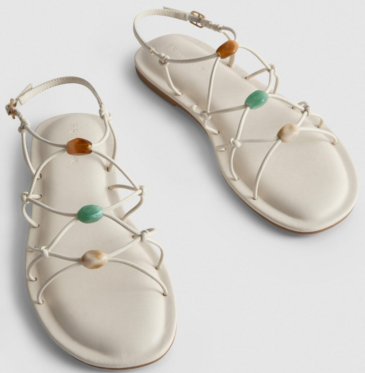 I sandali con perline si confermano le scarpe protagoniste dell’Estate 2026 I sandali con perline si confermano le scarpe protagoniste dell’Estate 2026