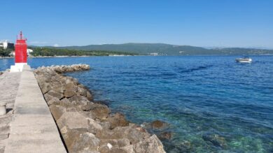 Krk, l’isola croata che sta conquistando tutti: un paradiso a due passi dall’Italia