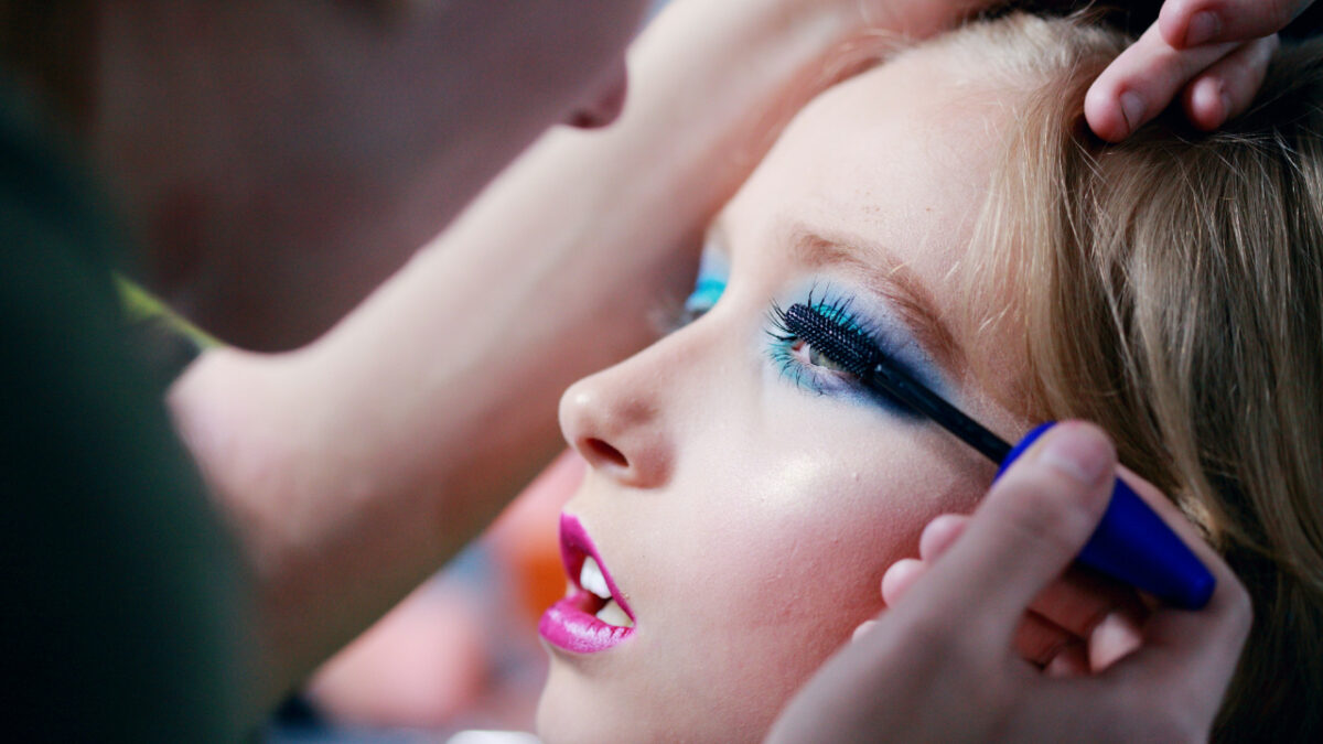 I mascara blu per un beauty look in perfetto mood estivo I mascara blu per un beauty look in perfetto mood estivo