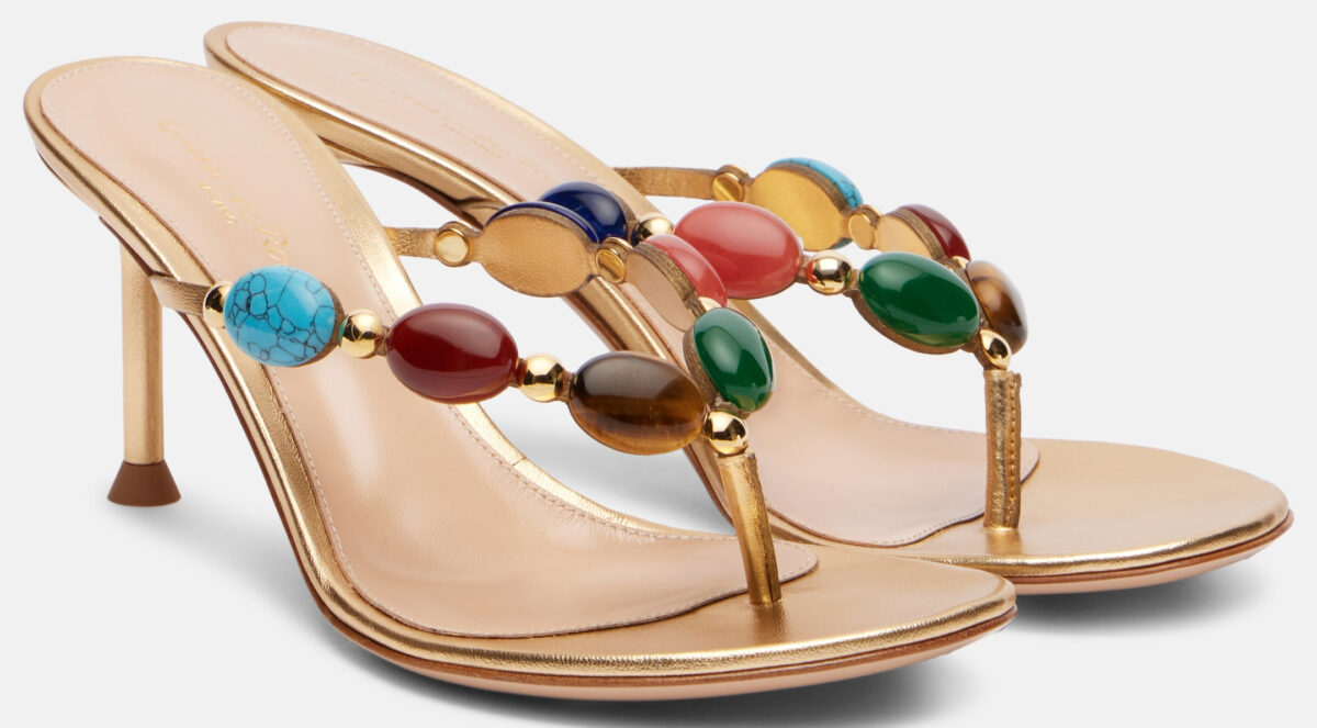 I sandali infradito con tacco per aggiungere un tocco in più ai look estivi I sandali infradito con tacco per aggiungere un tocco in più ai look estivi